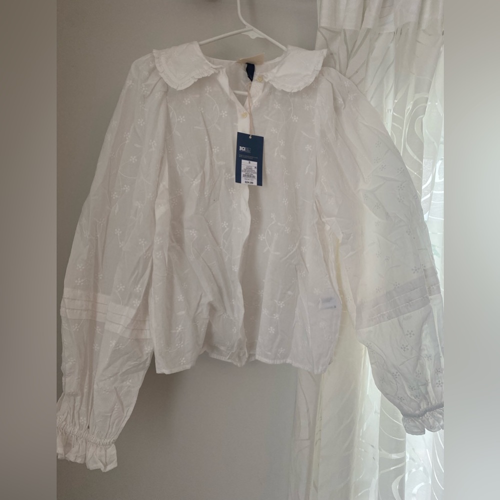 Universal Thread white Shirt - size small
